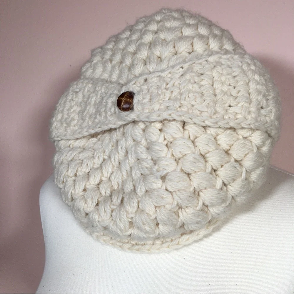 Vintage Cream Crochet Newsboy Cap and Matching Knit Gloves - Picture 11 of 15